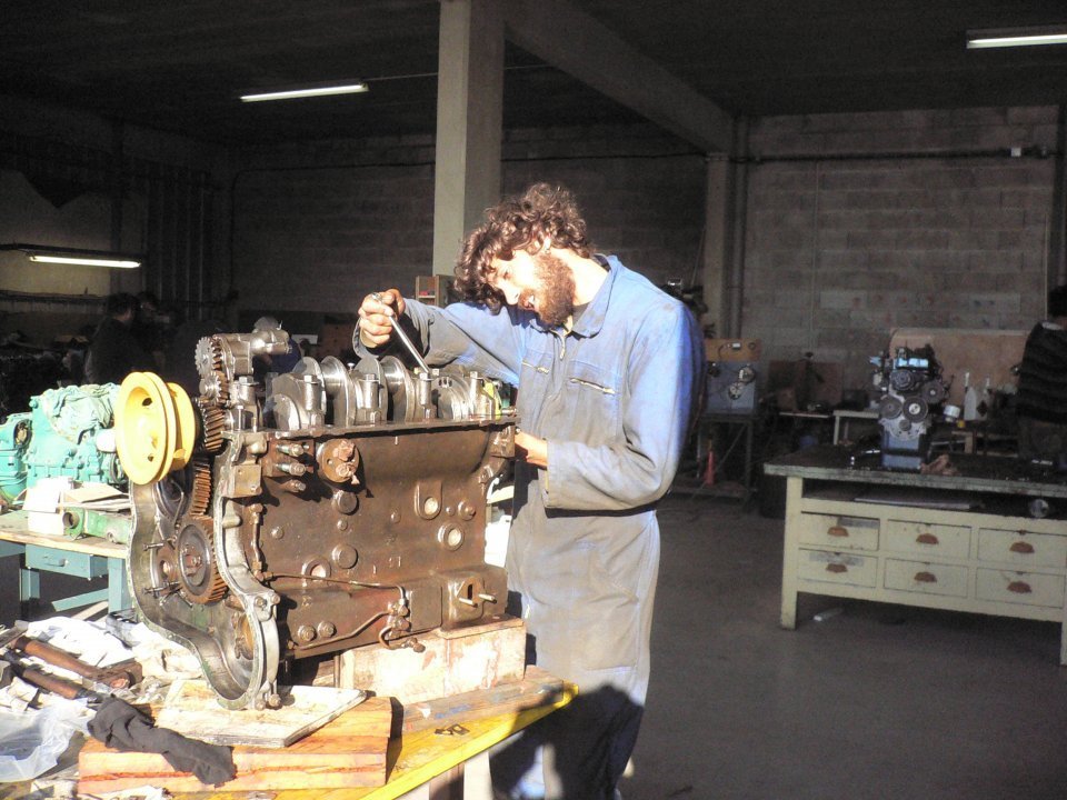 après un stage Mécanique, Thomas restaure son moteur